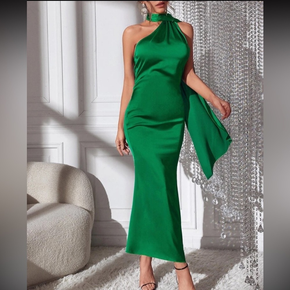 NWT BELLE Asymmetrical Detail Halter Neck Backless Satin Dress - Picture 2 of 5